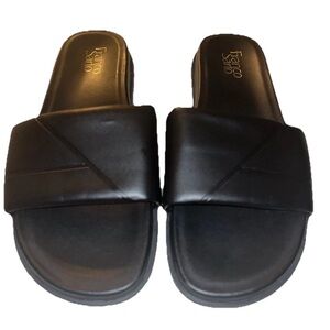 Franco Sarto Women’s Black Slip-On Flat Leather Sandals Size 9.5M EUC